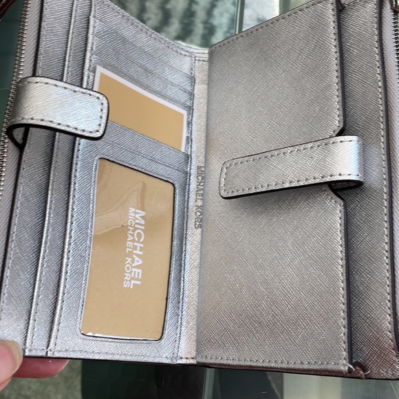 Michael Kors Jet Set Wristlet - Picture 4 of 7